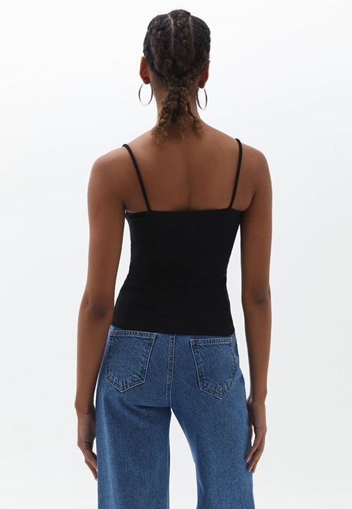 Fitilli Askılı Atlet ve Wide-Leg Pantolon Kombini