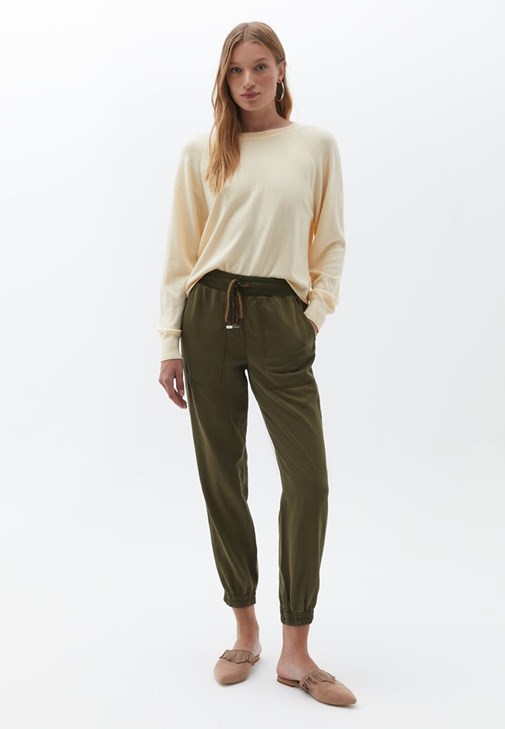 Jogger Pantolon ve Bej Top Kombini