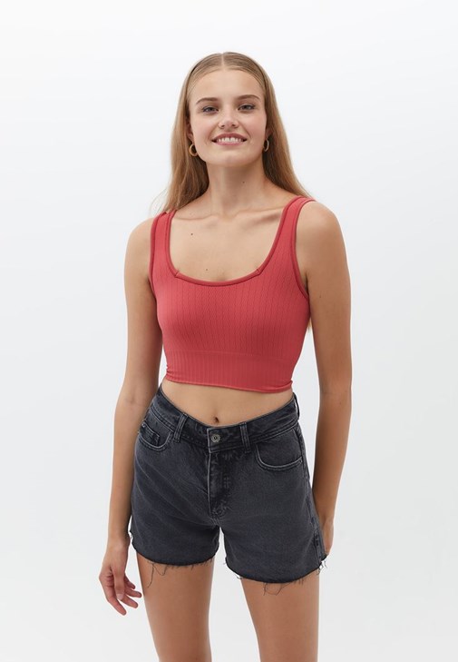 Crop ve Denim Şort Kombini