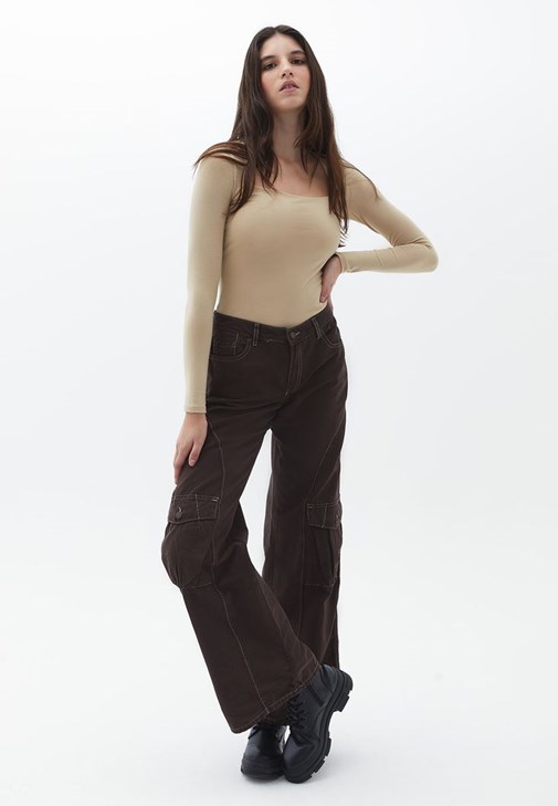 Tişört ve Baggy-Fit Pantolon Kombini