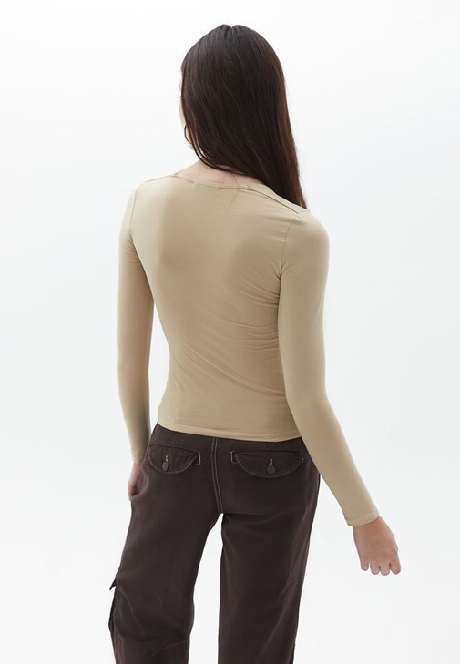 Tişört ve Baggy-Fit Pantolon Kombini