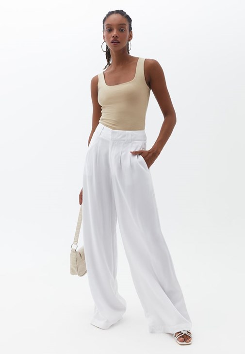 Atlet ve Wide-Leg Pantolon Kombini