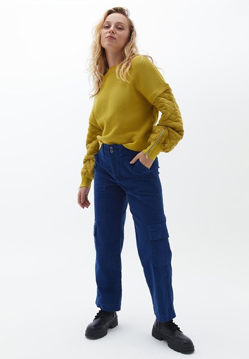 Oversize Sweatshirt ve Kadife Pantolon Kombini