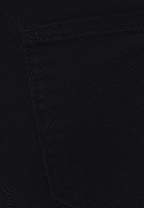 Detaylı Bluz ve Mom-Fit Pantolon Kombini
