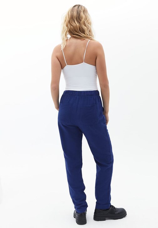Carrot-Fit Bağcıklı Pantolon ve Atlet Kombini