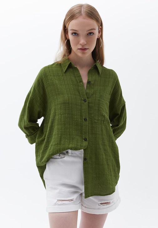 أخضر قميص كبير الحجم مزين بجيب 