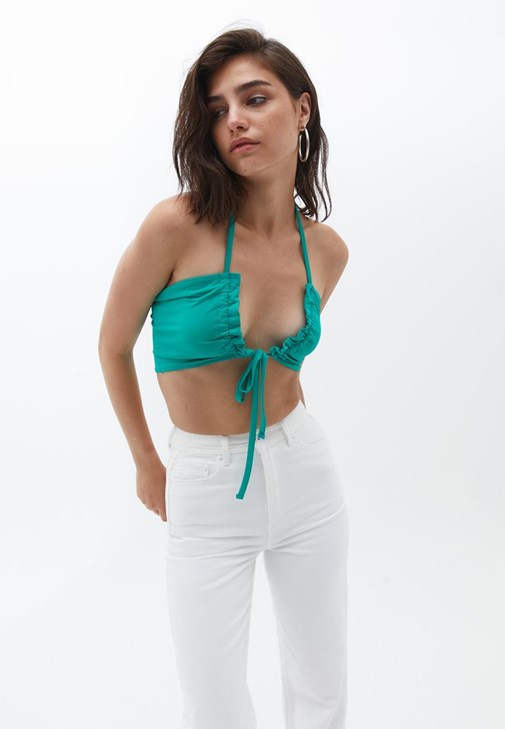 Bağlamalı Büstiyer ve Staright-Fit Pantolon Kombini
