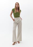 Pamuklu U Yaka Tişört ve Wide-Leg Pantolon Kombini