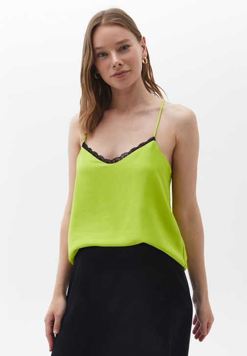 Wide-Leg Pantolon ve Dantelli Atlet Kombini