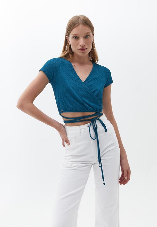 Bağlama Detay Crop ve Fit Pantolon Kombini