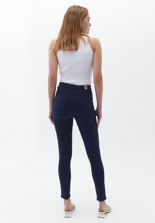 Skinny Pantolon ve Atlet Kombini