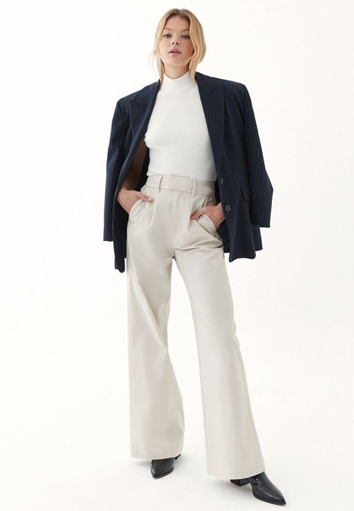 Yüksek Yaka Triko Atlet ve Wide-Leg Pantolon Kombini