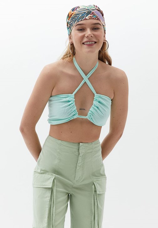 Bağlamalı Crop Top ve Kargo Pantolon Kombini