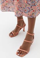 Women Pink Band Detailed Heeled Shoe