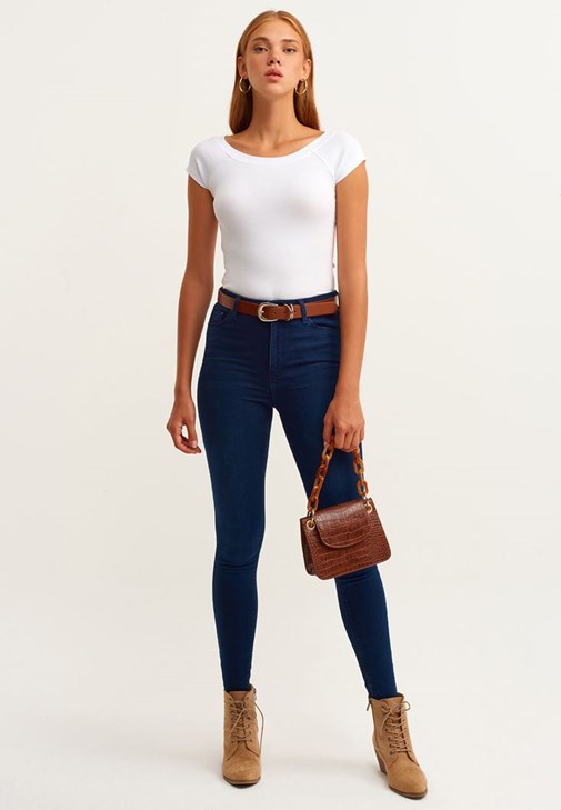 Dokulu Tişört ve Skinny Pantolon Kombini
