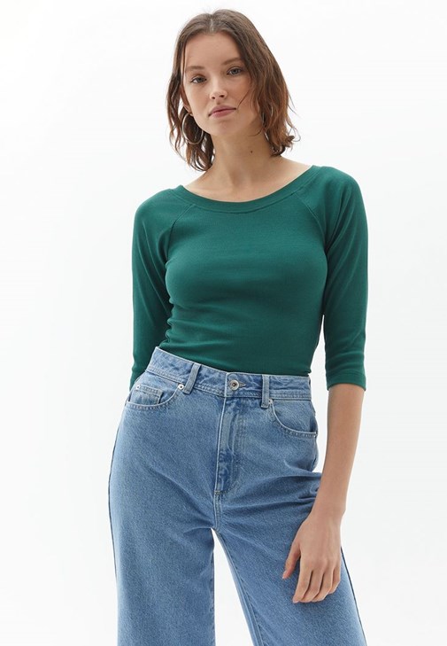 Uzun Kollu Tişört ve Wide-Leg Pantolon Kombini