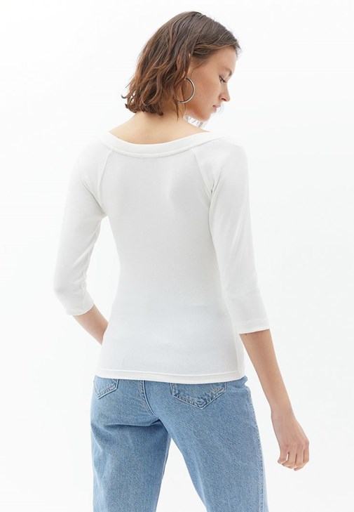 Uzun Kollu Tişört ve Mom-Fit Pantolon Kombini