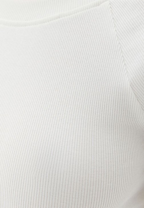 Uzun Kollu Tişört ve Mom-Fit Pantolon Kombini