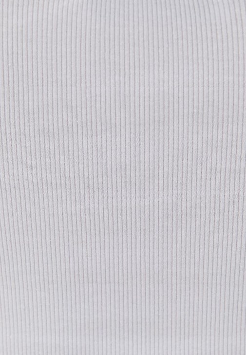 Pamuklu Atlet ve Denim Şort Kombini