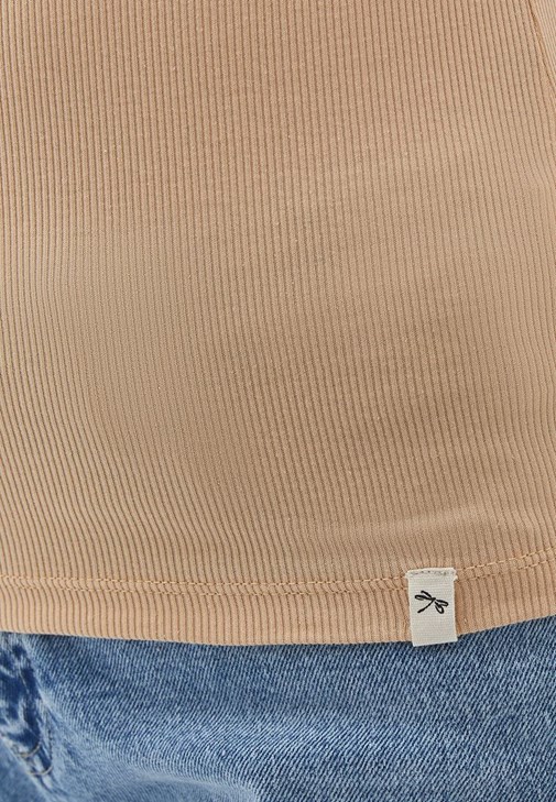 U Yaka Basic Tişört ve Mom-Fit Pantolon Kombini