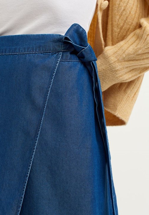 Kruvaze Denim Etek ve Hırka Kombini