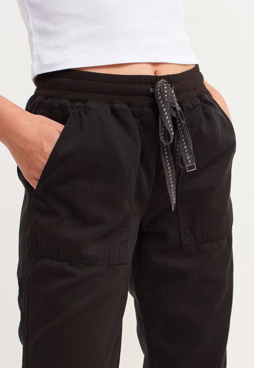 Kare Yaka Crop Top ve Jogger Pantolon Kombini