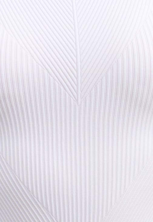 Jakarlı Crop Top ve Jogger Pantolon Kombini