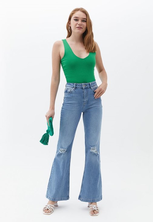 V Yaka Atlet ve Wide-Leg Denim Pantolon Kombini