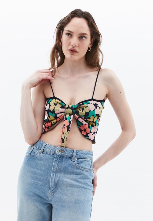 Yırtmaçlı Pantolon ve Renkli Askılı Crop Top