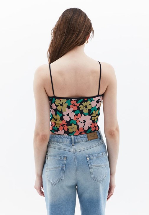 Yırtmaçlı Pantolon ve Renkli Askılı Crop Top
