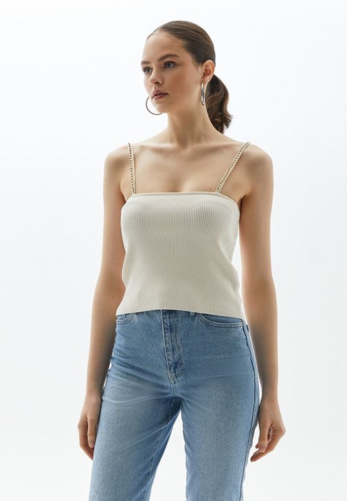 Zincirli Atlet ve Mom Denim Pantolon Kombini