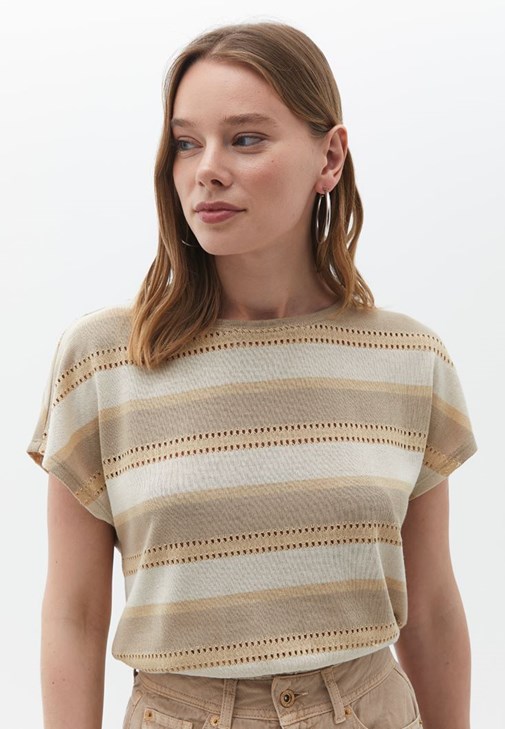 Çizgili Crop Bluz ve Wide-Leg Pantolon Kombini