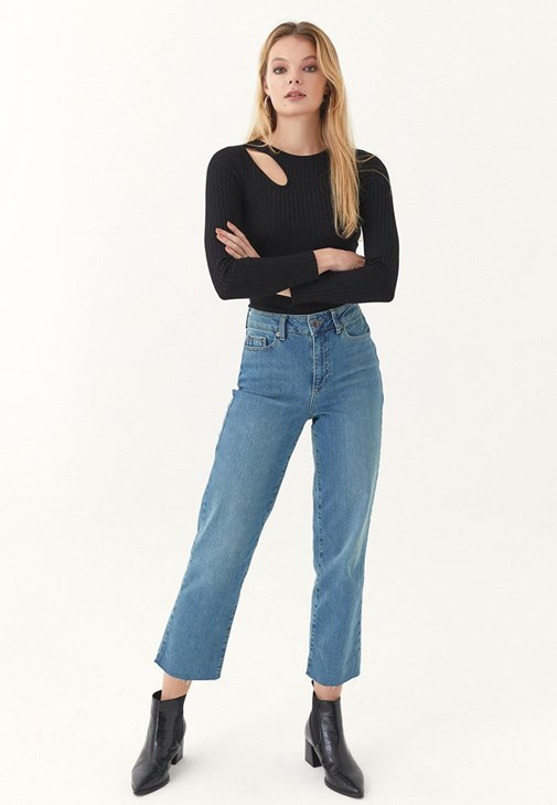 Cut-Out Detaylı Triko ve Pantolon Kombini