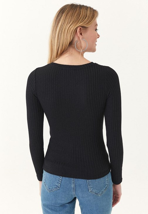 Cut-Out Detaylı Triko ve Pantolon Kombini