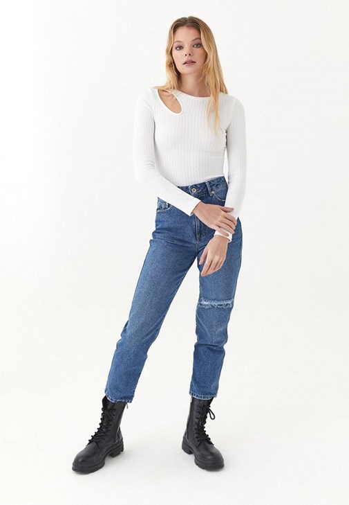 Cut-Out Triko Kazak ve Mom Jean Pantolon Kombini