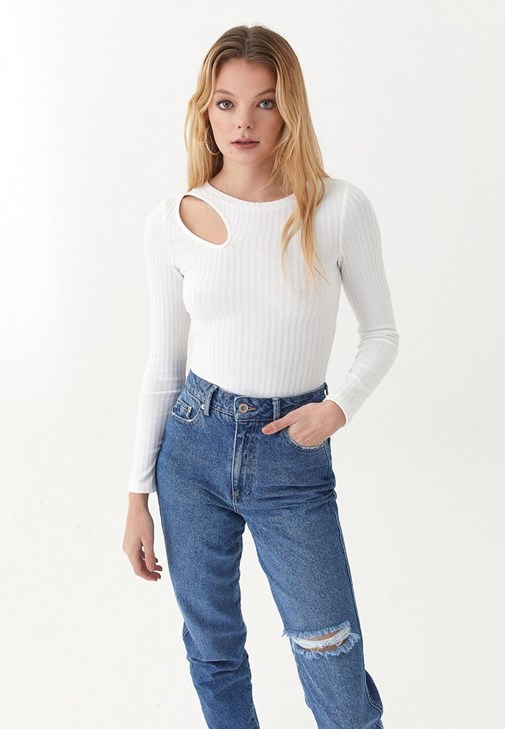 Cut-Out Triko Kazak ve Mom Jean Pantolon Kombini