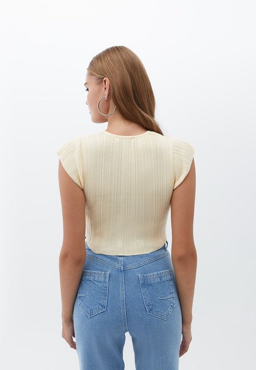 Kısa Kollu Triko ve Denim Kombini