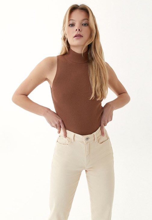 Triko Atlet ve Skinny Pantolon Kombini
