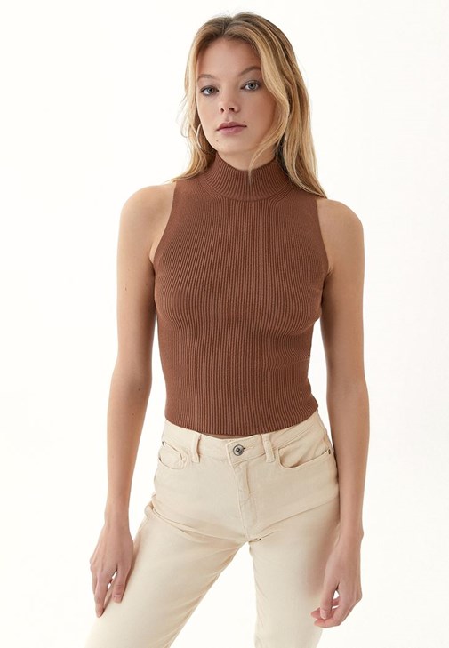 Triko Atlet ve Skinny Pantolon Kombini