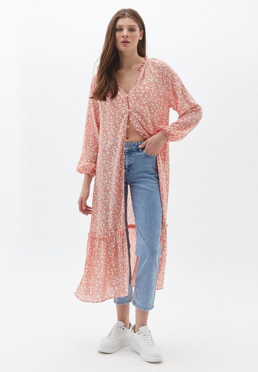 Düğmeli Kimono ve Denim Pantolon Kombini