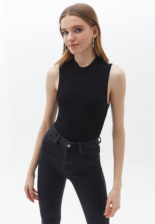 Halter Yaka Triko Atlet ve Skinny Pantolon Kombini