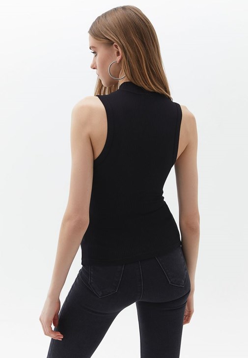 Halter Yaka Triko Atlet ve Skinny Pantolon Kombini