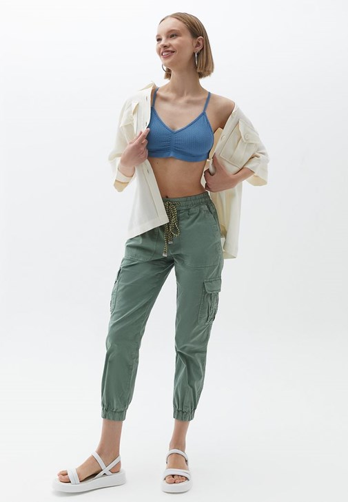 Biyeli Bralet ve Jogger Pantolon Kombini