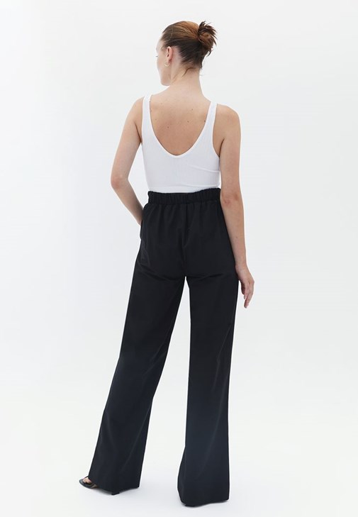 Wide-Leg Pantolon ve Dikişsiz Crop Top Kombini