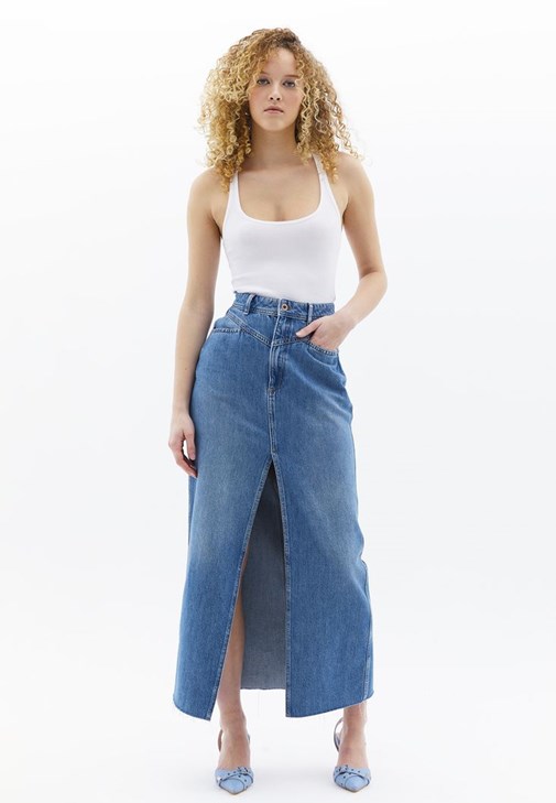 Tığ İşi Hırka ve Denim Etek Kombini