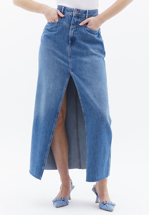 Tığ İşi Hırka ve Denim Etek Kombini