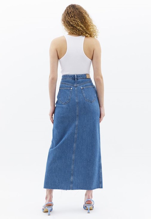 Tığ İşi Hırka ve Denim Etek Kombini