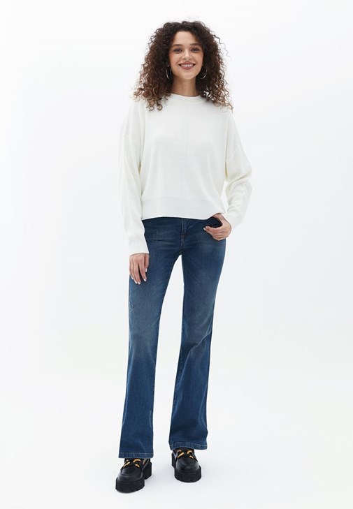 Fermuarlı Kazak ve Bootcut Pantolon Kombini