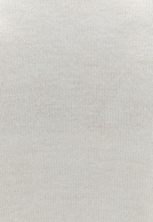 Nakışlı Kazak ve Denim Pantolon Kombini