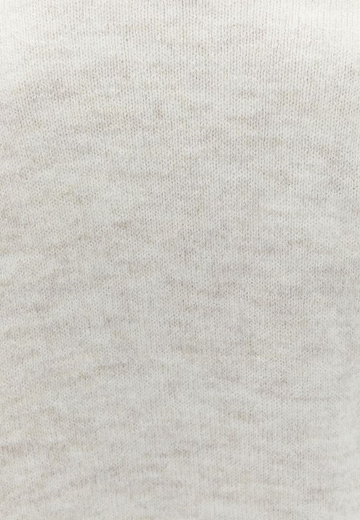 Uzun Hırka ve Barrel-Fit Pantolon Kombini